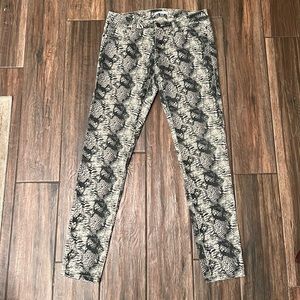 🐍 LN Cabi brand women’s #958 Diamondback Snakeskin super skinny jeans